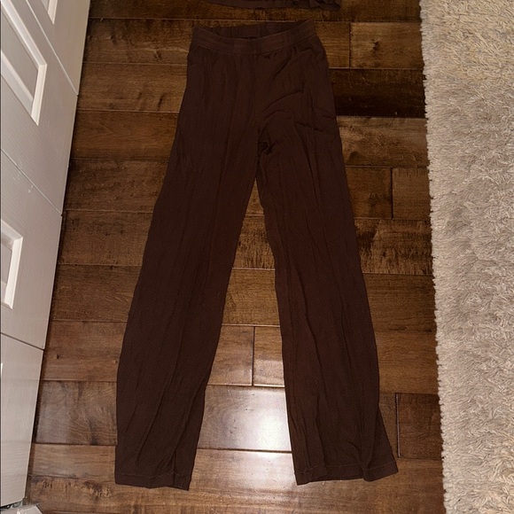 SKIMS SOFT LOUNGE SLEEP SET COCOA XS - Picture 9 of 10